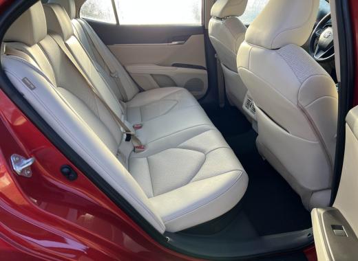 Toyota Camry XLE Hybrid 2024