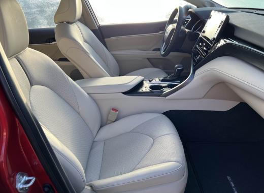 Toyota Camry XLE Hybrid 2024